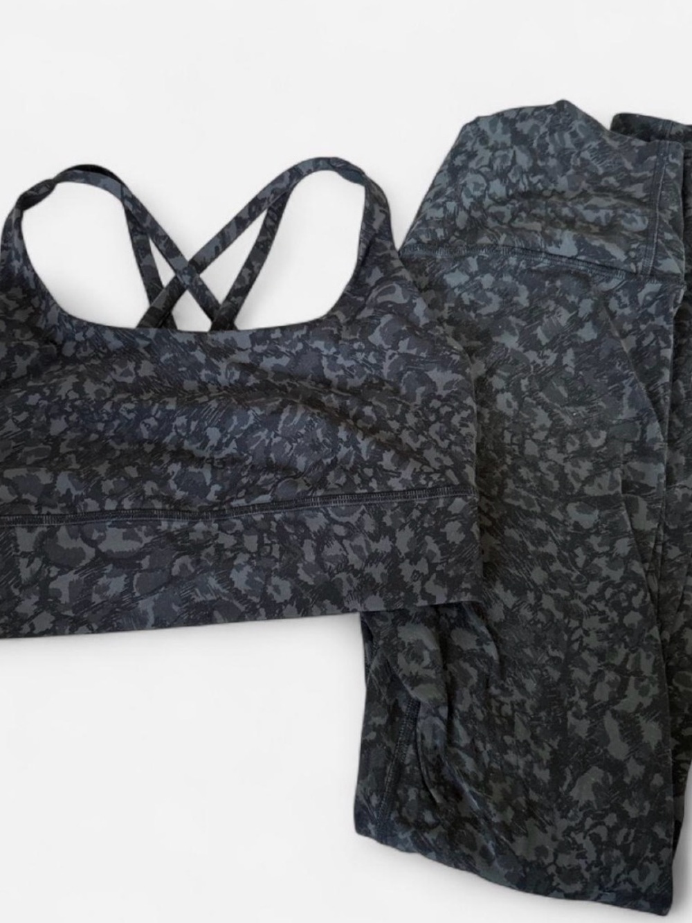 lululemon wild thing charcoal size 4 Sports Bra & Leggings Set